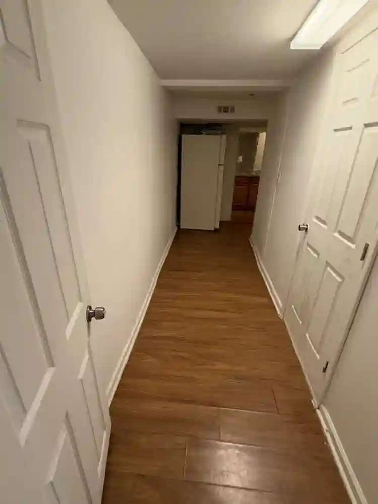 Room w/private bathroom and entran