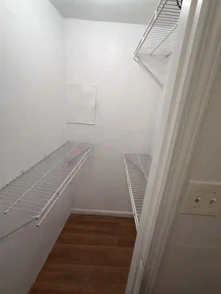 Room w/private bathroom and entran