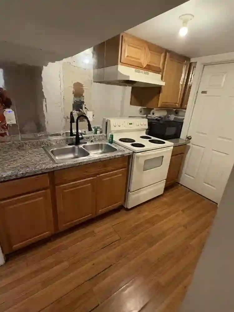 Room w/private bathroom and entran