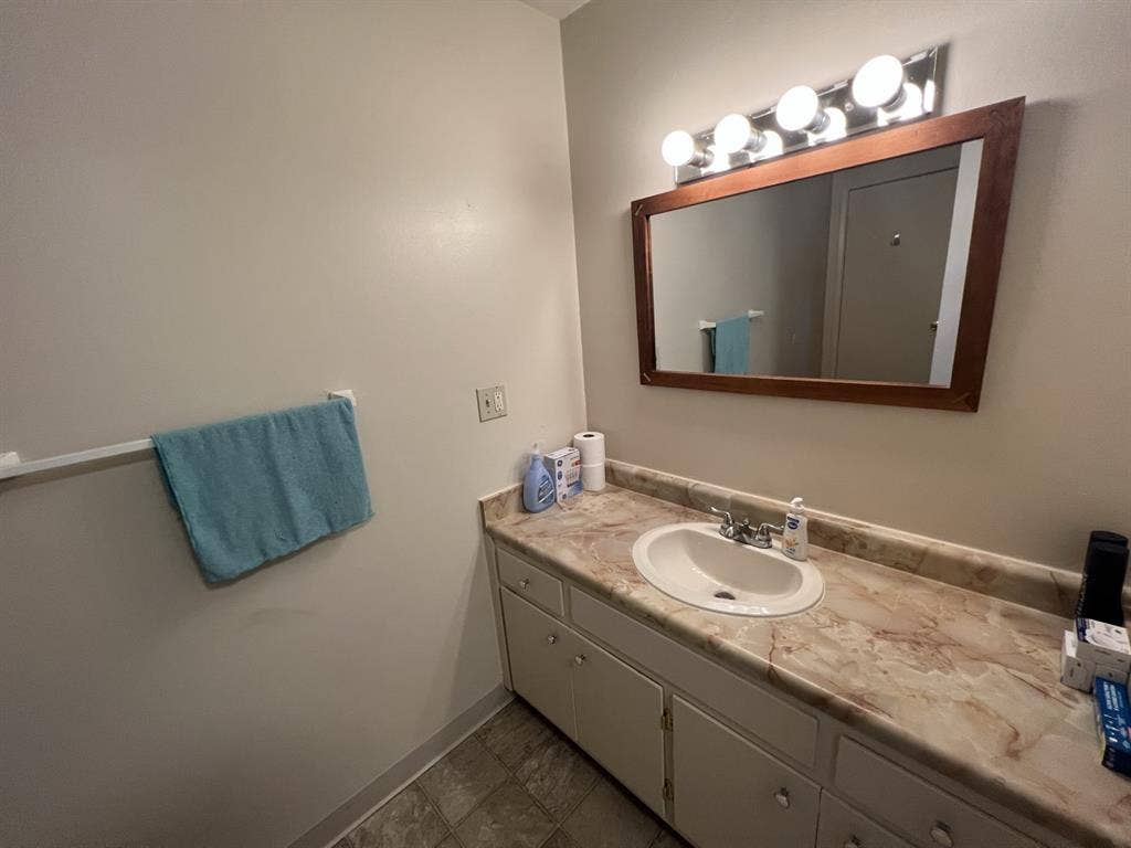 Large spacious bedroom in concond