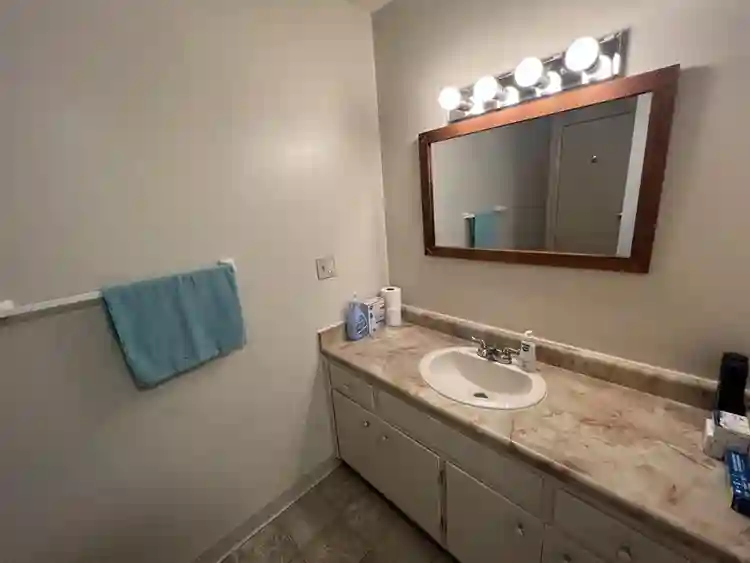 Large spacious bedroom in concond