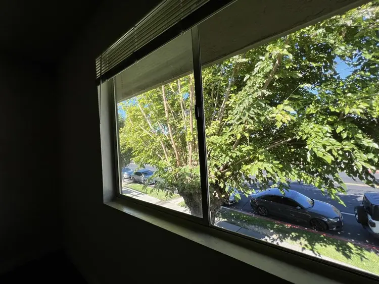 Large spacious bedroom in concond
