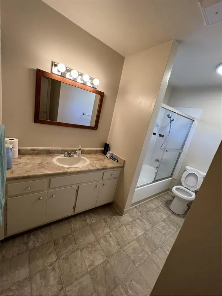 Large spacious bedroom in concond