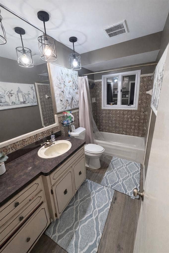 130 sq ft Room for Rent