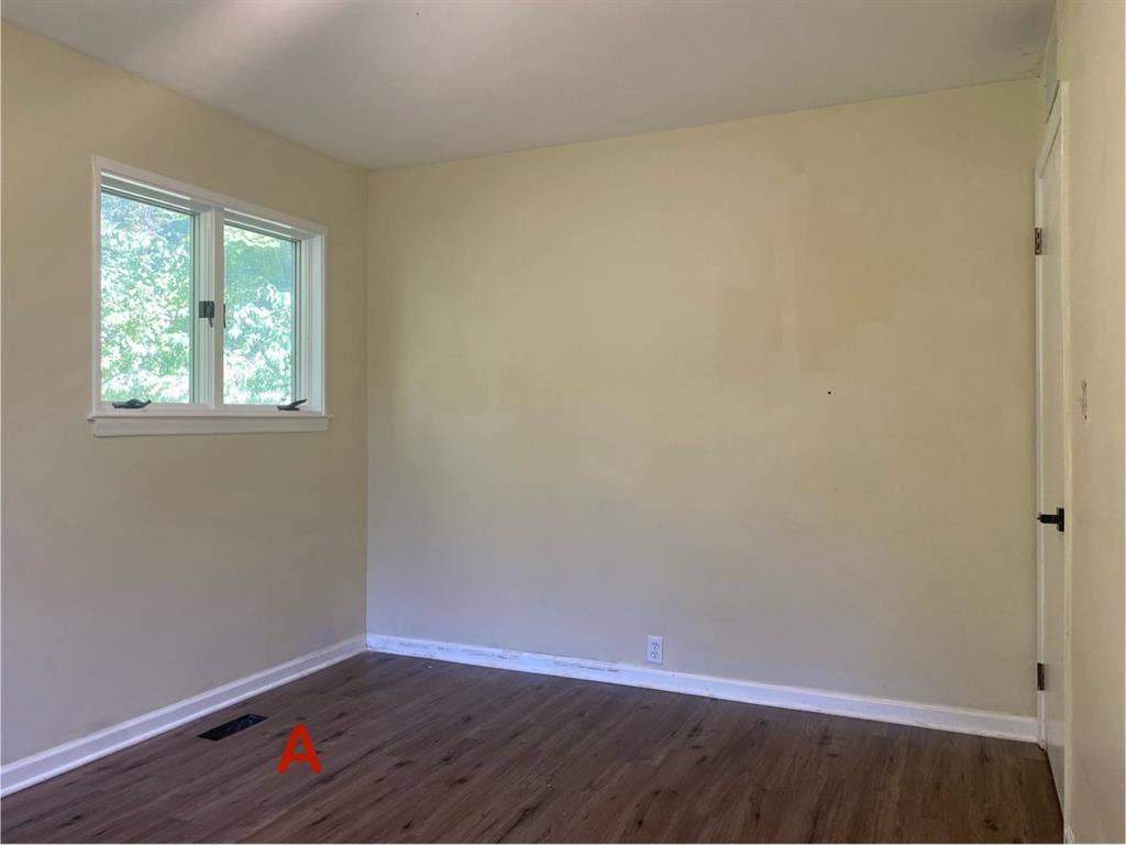 130 sq ft Room for Rent