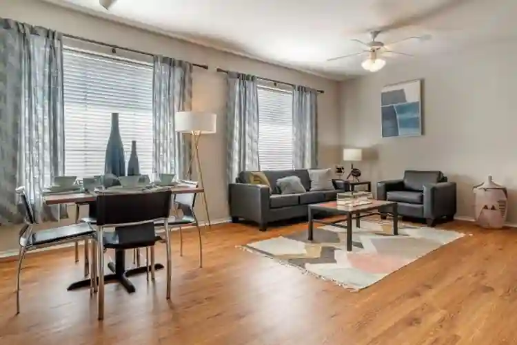 Room for rent ()