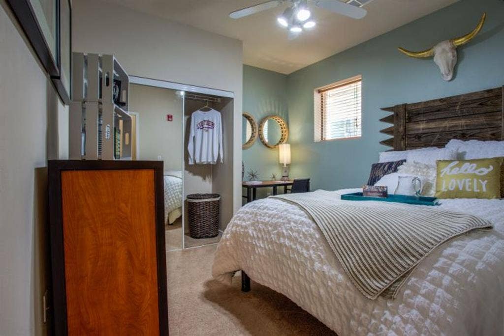 Room for rent ()