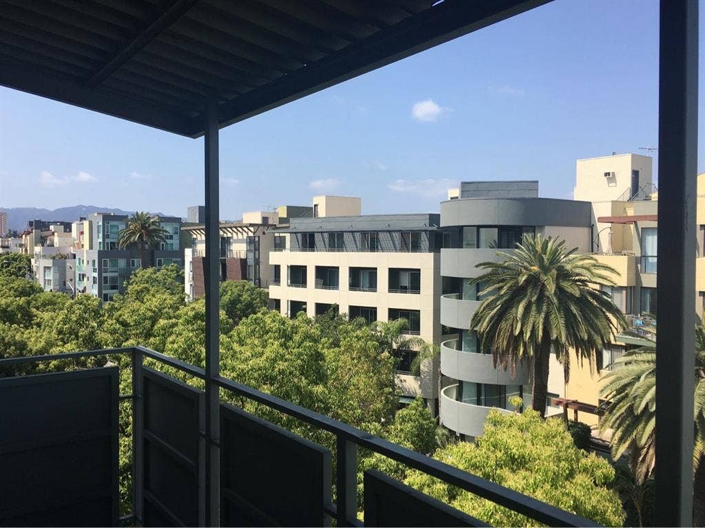 Apartment in downtown Santa Monica