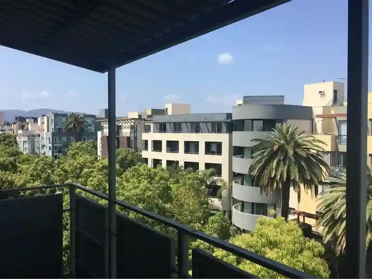 Apartment in downtown Santa Monica
