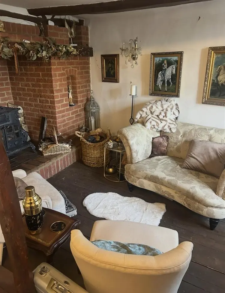 2 rooms available in cottage