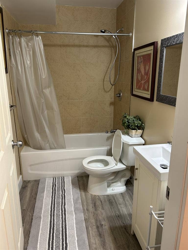 Quite Private Basement Room
