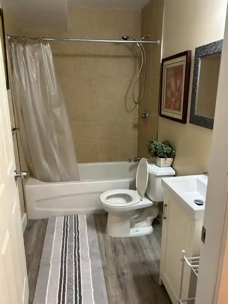 Quite Private Basement Room