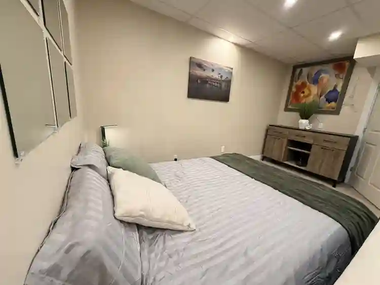 Quite Private Basement Room