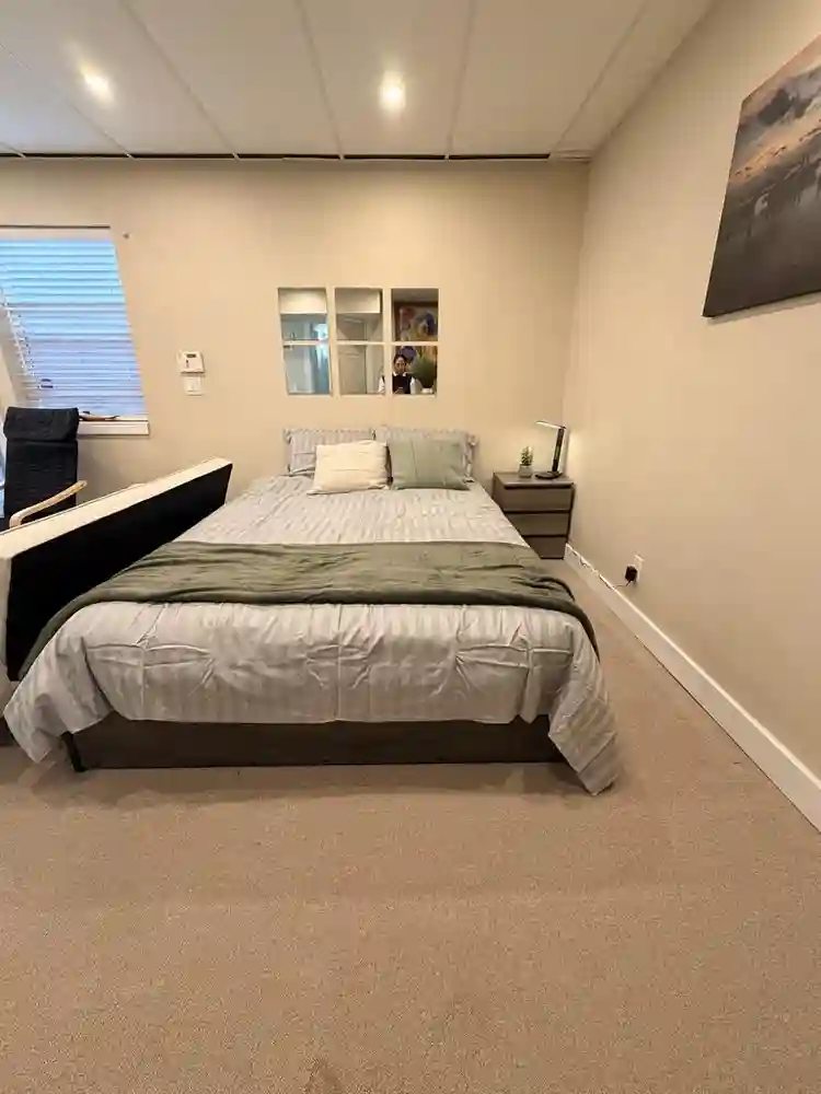 Quite Private Basement Room