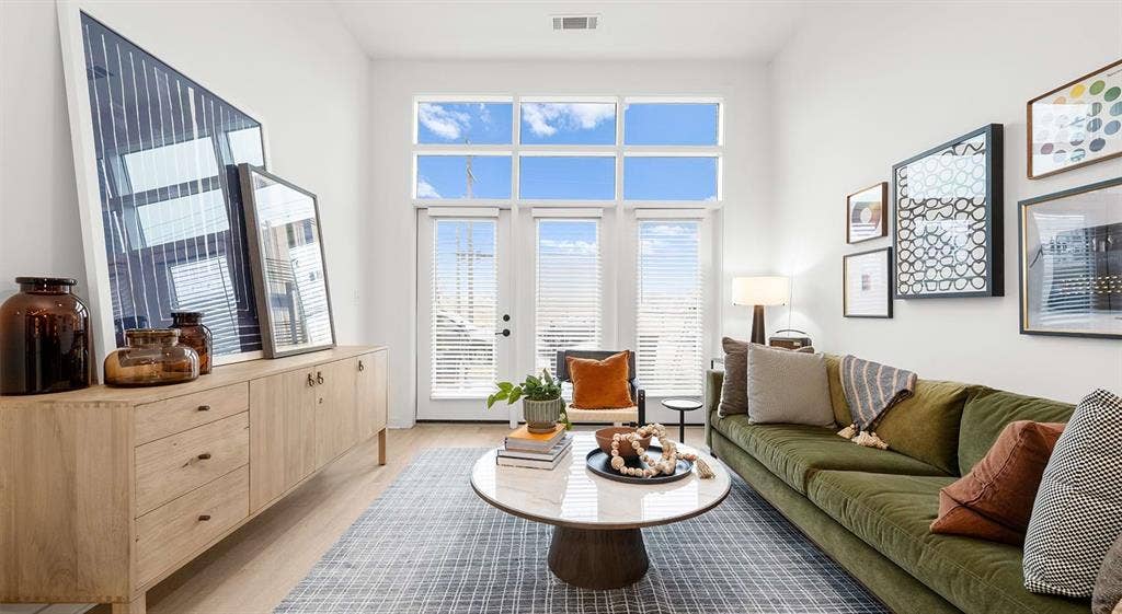 1 BR 1 BA Lease Takeover South End