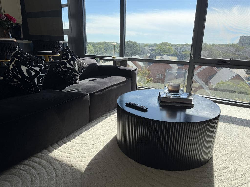 Stylish, spacious high-rise
