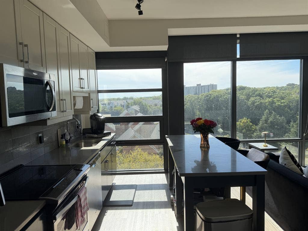Stylish, spacious high-rise