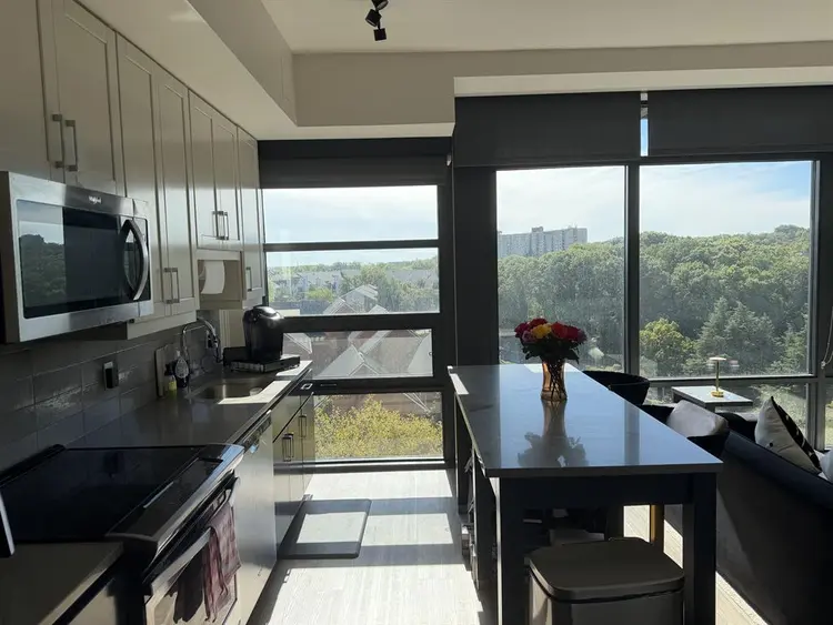 Stylish, spacious high-rise