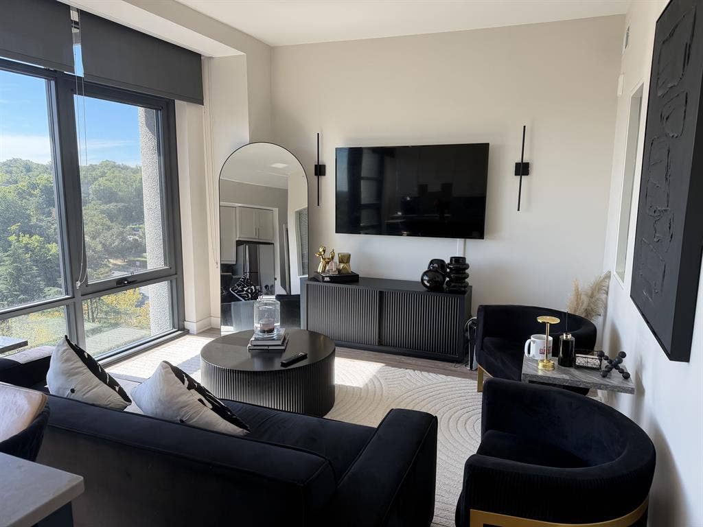 Stylish, spacious high-rise
