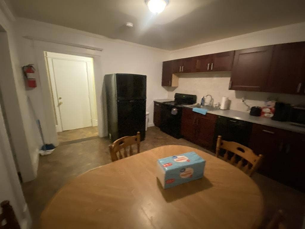 King size bed Room for rent