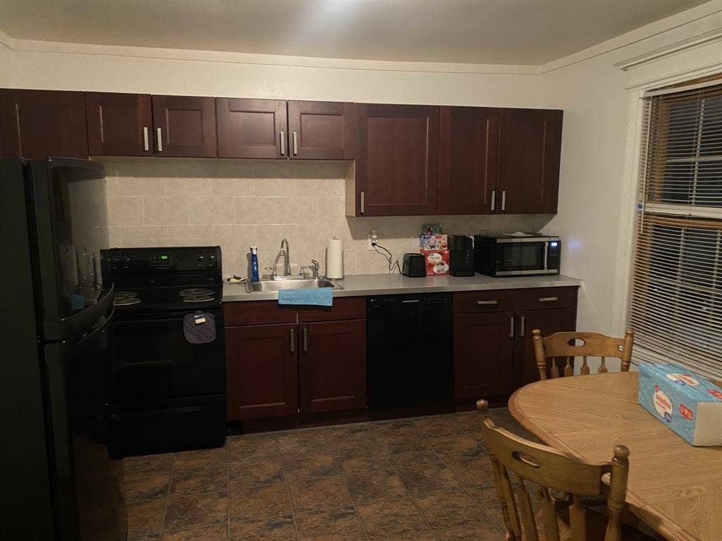 King size bed Room for rent