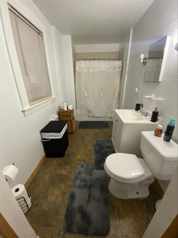King size bed Room for rent