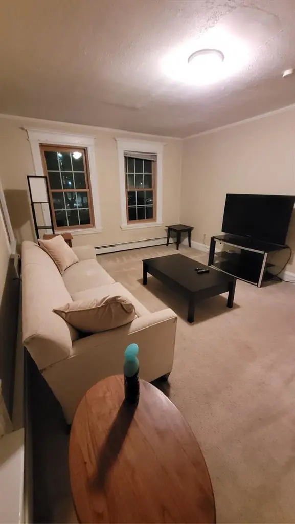 King size bed Room for rent