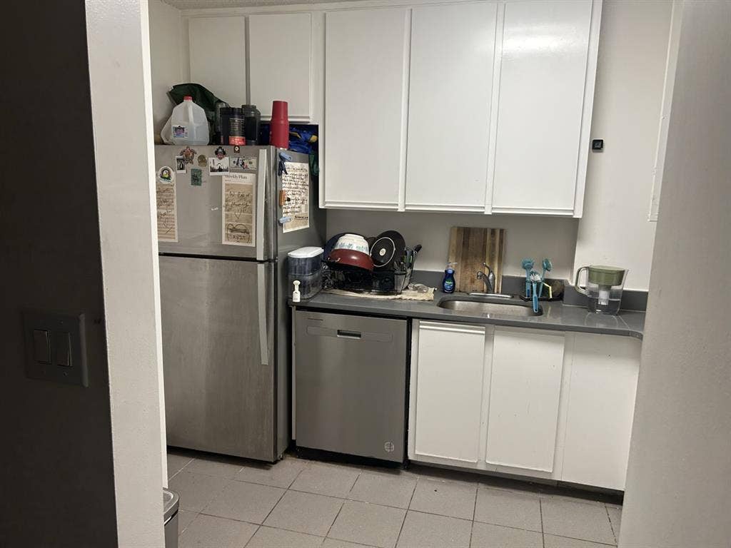 Room available in a 2B1B in Newport