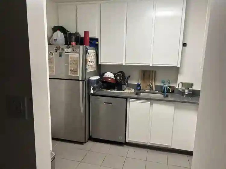 Room available in a 2B1B in Newport