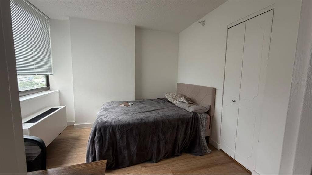 Room available in a 2B1B in Newport