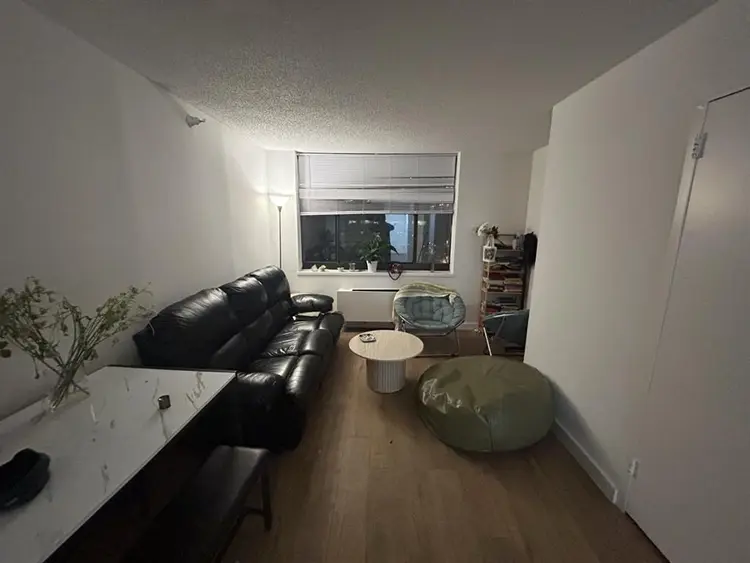 Room available in a 2B1B in Newport