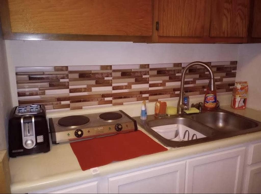 ROOM AVAILABLE FOR RENT