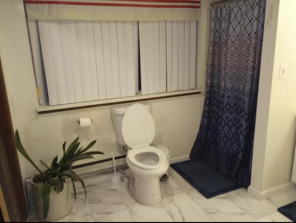 ROOM AVAILABLE FOR RENT