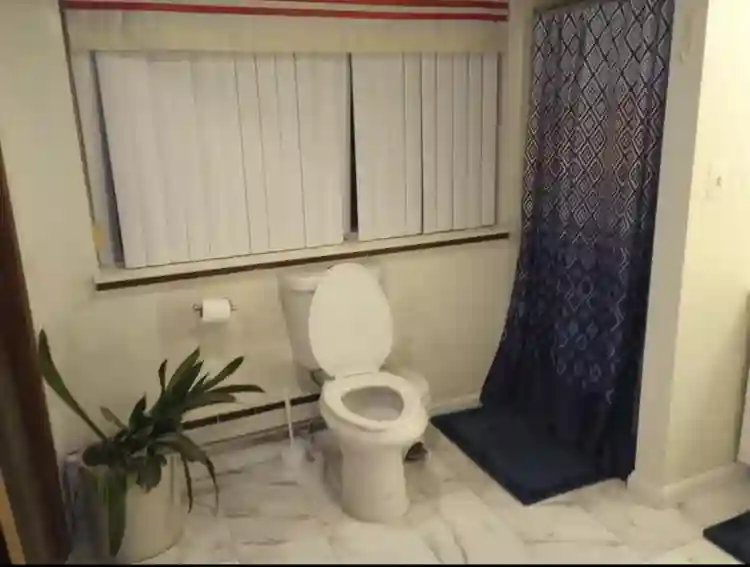 ROOM AVAILABLE FOR RENT