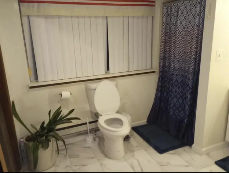 ROOM AVAILABLE FOR RENT