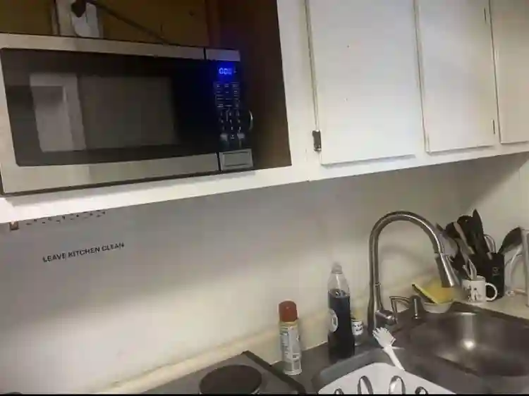 ROOM AVAILABLE FOR RENT
