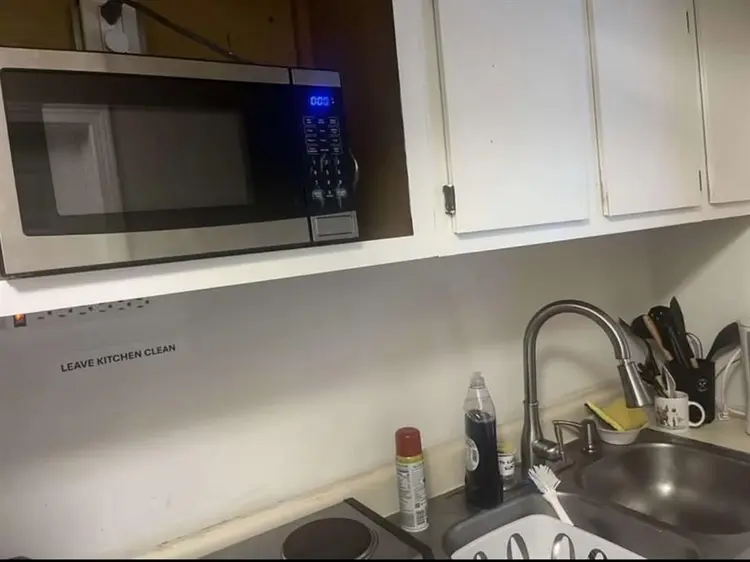 ROOM AVAILABLE FOR RENT