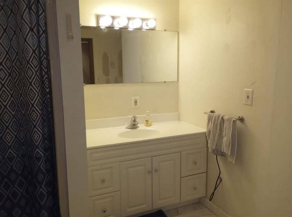 ROOM AVAILABLE FOR RENT
