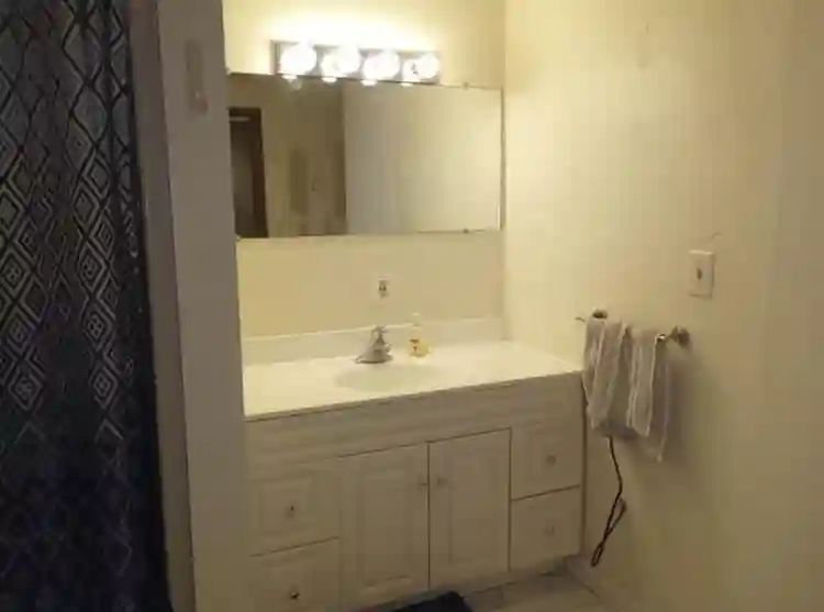 ROOM AVAILABLE FOR RENT