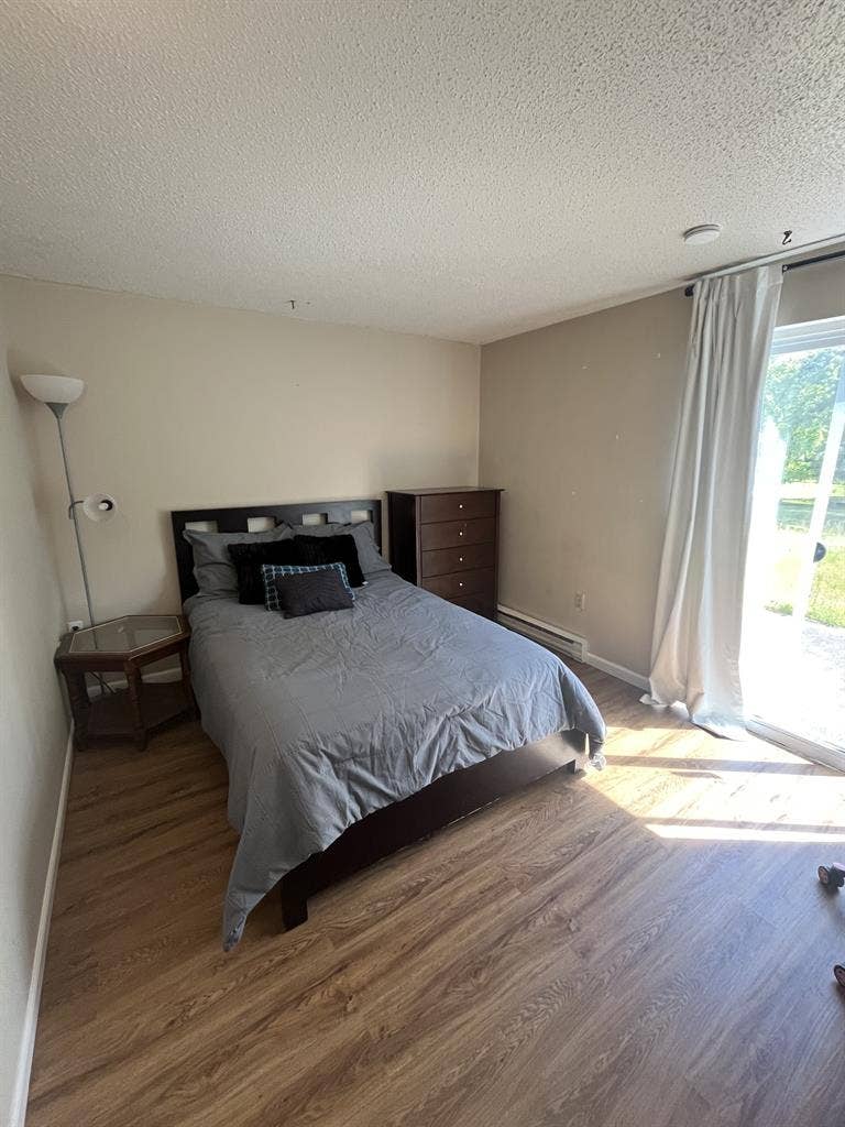 ROOM AVAILABLE FOR RENT