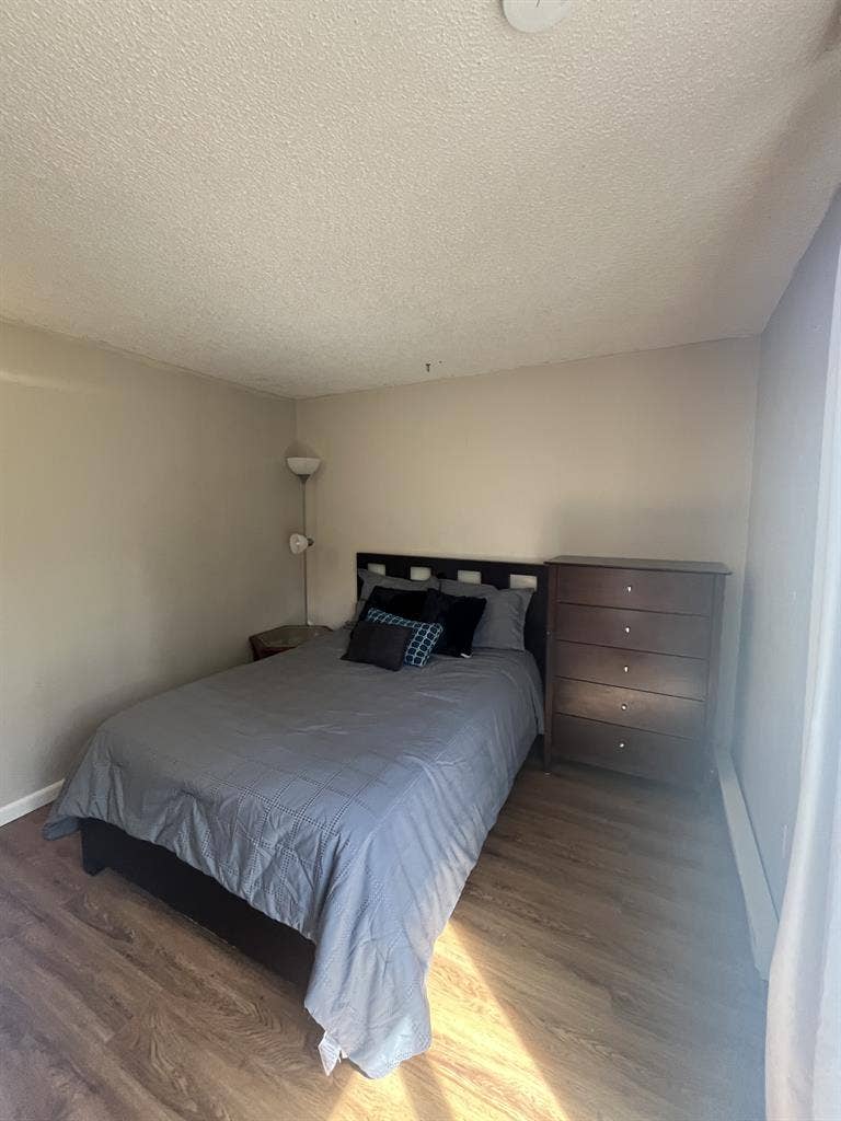 ROOM AVAILABLE FOR RENT