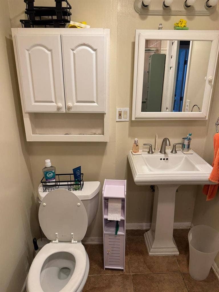 Spacious Room in E Pasadena House