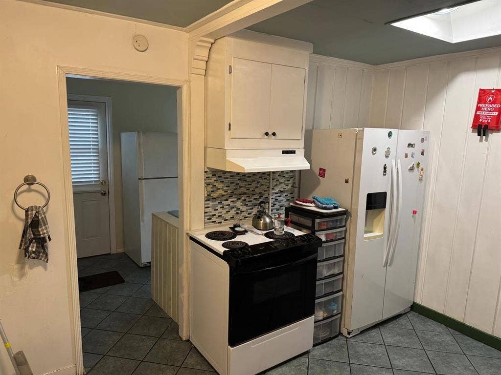 Spacious Room in E Pasadena House