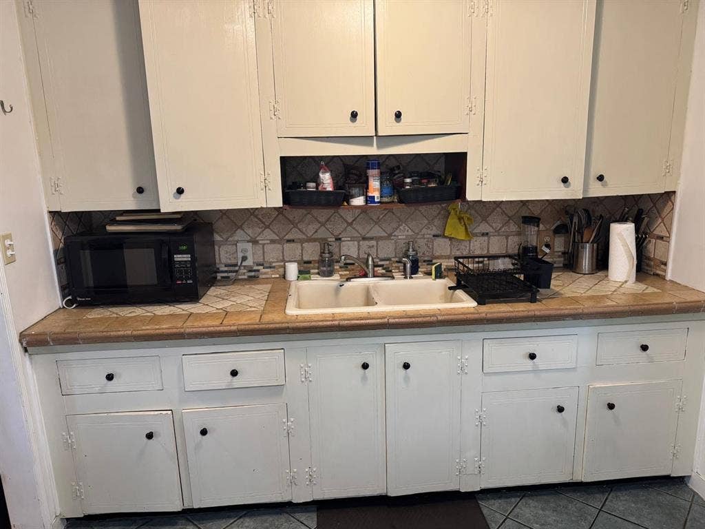 Spacious Room in E Pasadena House