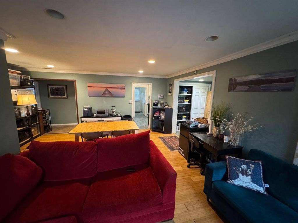 Spacious Room in E Pasadena House