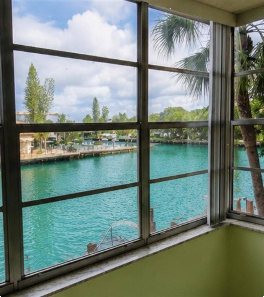 BEAUTIFUL APARTMENT WITH CANAL VIEW