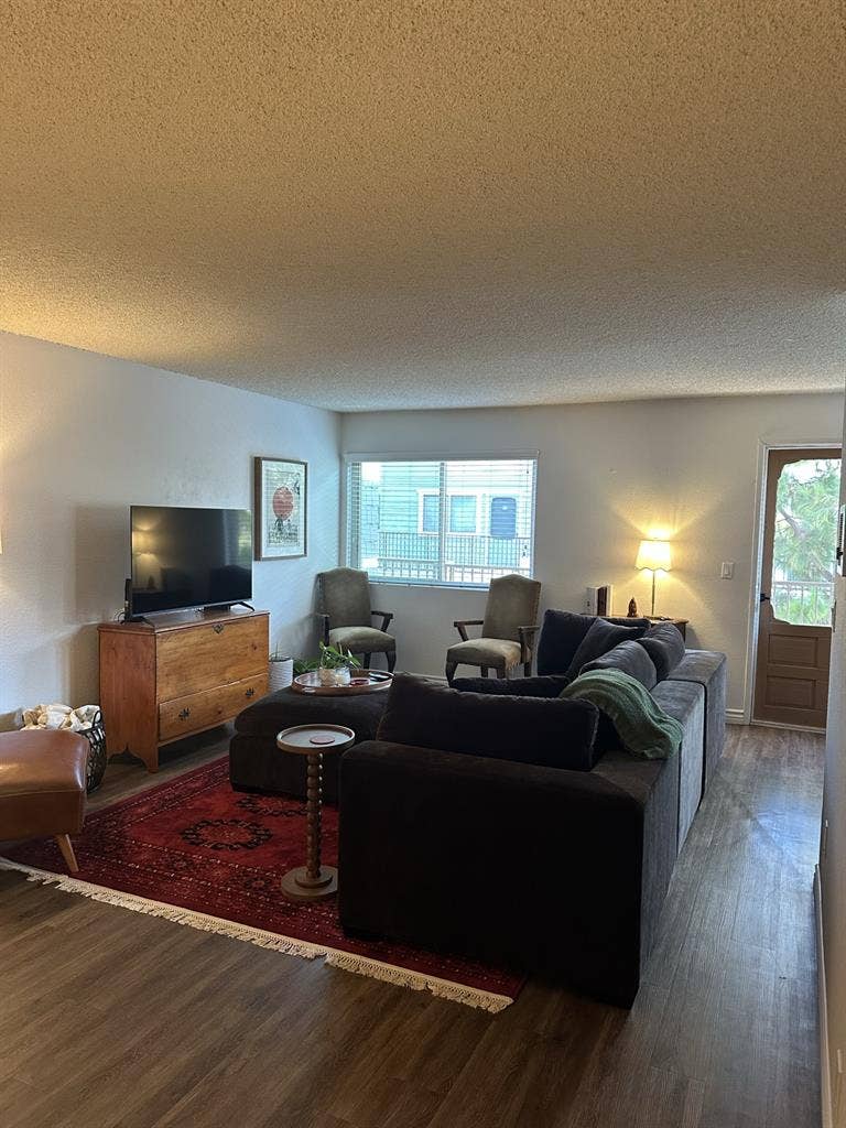 looking for a roommate!