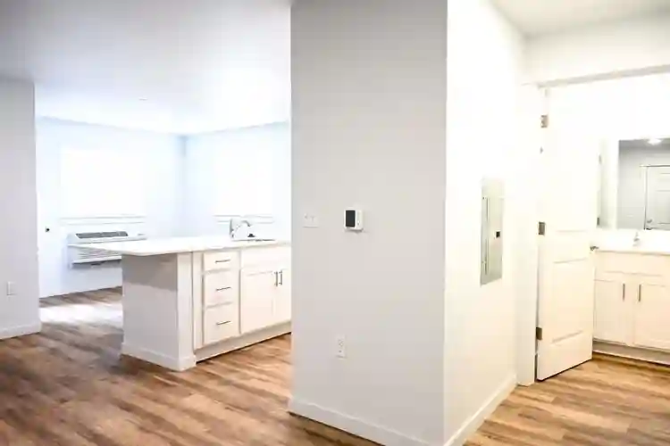Couple looking for temporary roomie