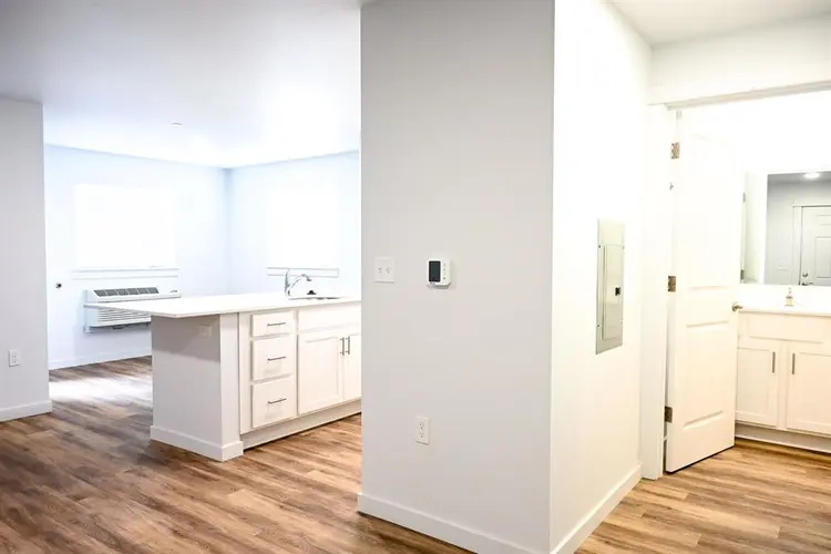 Couple looking for temporary roomie