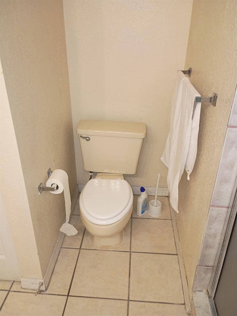 Spacious 1 Bedroom in Townhouse